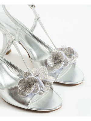 Tivana Kadın Aksesuar Detaylı Topuklu Sandalet Flat - Gümüş