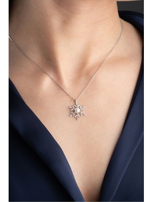 Famira 925 Ayar Gümüş Incili Kartanesi Kolye Zarif Tasarım Kadın Kullanıcılar İçin