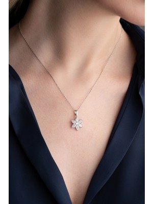 Famira 925 Ayar Gümüş Nergis Çiçeği Kolye