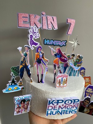 K-Pop Temalı 3D Cake Topper – Doğum Günü Pasta Süsü (18 Parça Set)