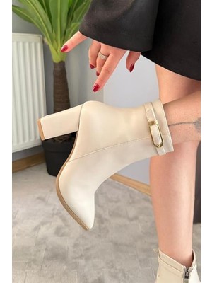Les Passent Kadın Julia Bej Deri Yandan Fermuarlı Toka Detaylı Kalın Topuklu Sivri Burunlu Günlük Bot