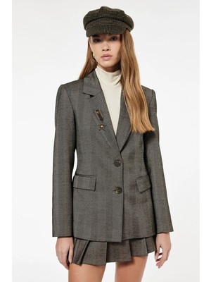 Koton Kadın Koton x Sima Tarkan - Düğmeli Uzun Kollu Broş Detaylı Slim Fit Blazer Ceket 6WAK50026EW