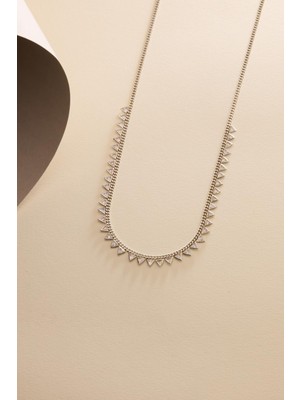 Nereze 925 Ayar Gümüş Rodyum Kaplama Gurmet Zircirli Minik Beyaz Zirkon Taşlı Üçgen Model Kolye