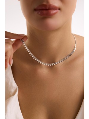 Nereze 925 Ayar Gümüş Rodyum Kaplama Gurmet Zircirli Minimal Sıralı Üçgen Model Kolye