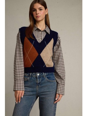 DeFacto Slim Fit Dar Kesim V Yaka Baklava Desenli Süveter G6301AX25WN