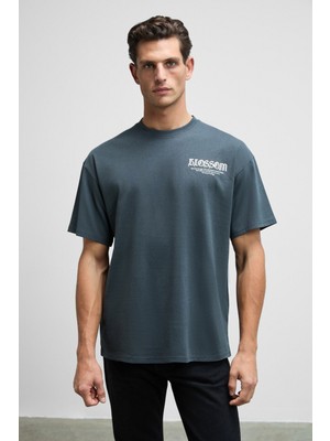 Grimelange VORTEX Erkek Göğsü Nakışlı Sırtı Baskılı %100 Organik Pamuk Oversize Fit Bisiklet Yaka Antrasit T-Sh