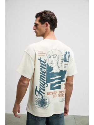 Grimelange ONIRIC Erkek Göğsü Ve Sırtı Baskılı %100 Organik Pamuk Oversize Fit Bisiklet Yaka Krem T-Shirt