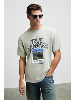 Grimelange WILDER Erkek Önü Baskılı %100 Organik Pamuk Oversize Fit Bisiklet Yaka Bej T-Shirt