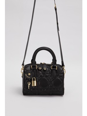 Lêvi D'or Siyah Yıldız Aksesuar Detaylı El Çantası