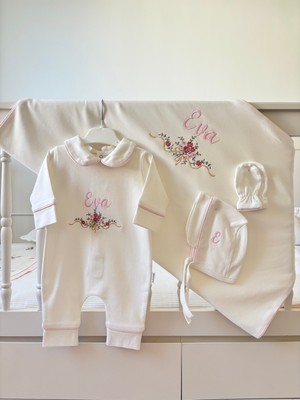 Kız Bebek Çiçekli Isimli Hastane Çıkışı 4'lü Set | Nakışlı %100 Pamuk Tulum Battaniye Şapka Eldiven