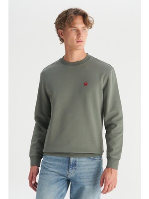 Wrangler W2520255801 Haki Erkek Bisiklet Yaka Regular Fit Sweatshirt