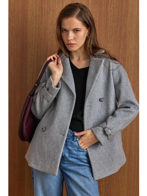 Olcay Pelerin ve Kol Patı Detaylı Kruvaze Kısa Kaban AÇIK GRİ 3161