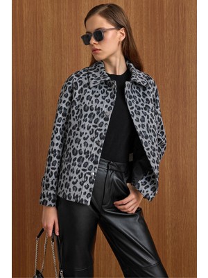 Olcay Çıt Çıt Kapamalı Pat Detaylı Leopar Desenli Kısa Kaban GRİ 3163-L