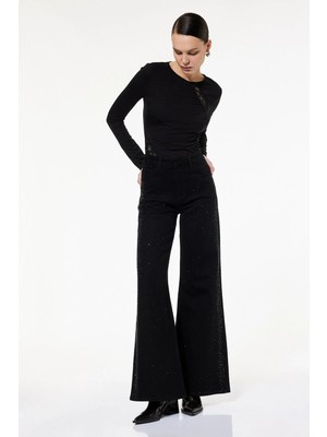 Koton Kadın Koton x Sibil Çetinkaya - Taş Detaylı Çıtçıt Düğmeli Cepli Geniş Ispanyol Paça Jean Pantolon - Flare Jean 6WAL40207MD