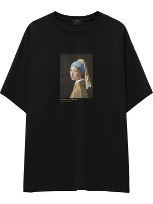 The Lucid Lab Inci Küpeli Kız Oversize Tişört - Siyah