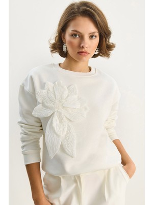 Shade Kadın Bisiklet Yaka Çiçek Aksesuarlı Üç Iplik Şardonlu Sweatshirt