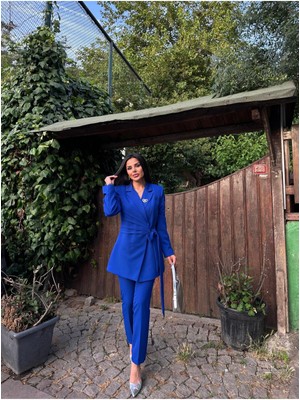 Bella Breeze Kadın Broş Detaylı Bağlamalı Ceket Pantolon Takım Elbise