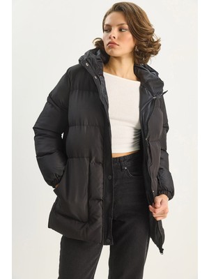 Shade Kadın Regular Fit Kapüşonlu Fermuarlı Astarlı Cepli Şişme Mont