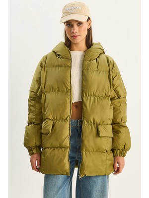 Shade Kadın Kapüşonlu Oversize Yarasa Kol Şişme Mont