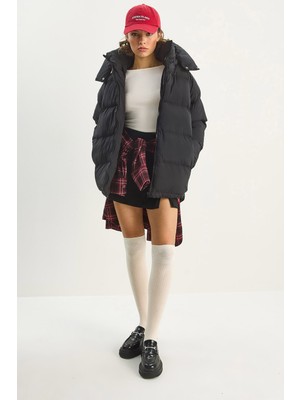 Shade Kadın Kapüşonlu Cep Detaylı Astarlı Oversize Krinkıl Şişme Mont