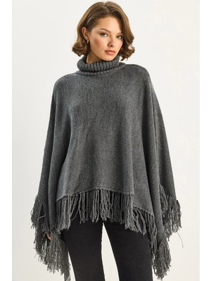 Shade Kadın Boğazlı Püsküllü Triko Panço