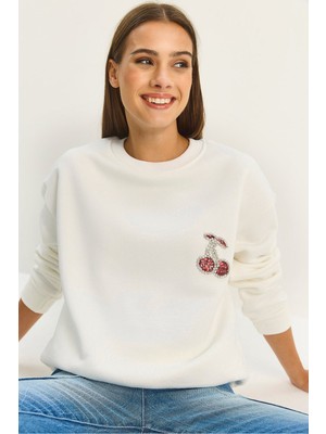 Shade Kadın Bisiklet Yaka Kiraz Taş Işlemeli Üç Iplik Şardonlu Sweatshirt