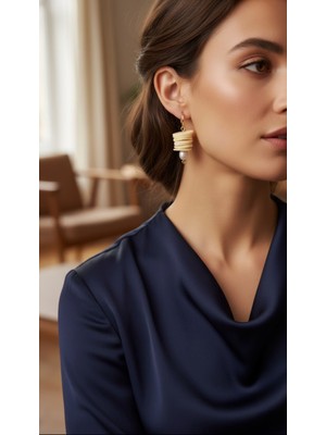 Lu Atelier Ivory Pearl El Yapımı Polimer Kil Küpe – Krem Spiral Form ve Inci Detaylı