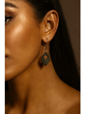 Lu Atelier Émeraude Élégance Yeşil Altın Detaylı Geometrik Tasarım El Yapımı Polimer Kil Küpe -