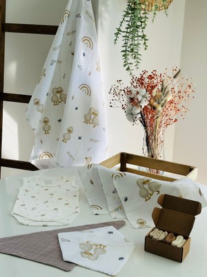 Fulya Tuhafiye Ftbabycollection Müslin & Bambu Yenidoğan Hediye Seti (Battaniye, Mendil, Önlük, Zıbın, Çorap)