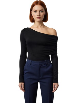 Ersefa Kadın Düz Desenli Fitted Vücuda Oturan Esnek Örme Bluz Asimetrik Yaka Günlük ve Gece Kullanımı