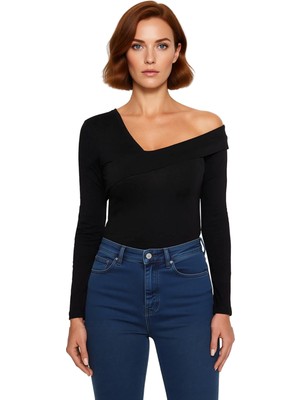 Ersefa Kadın Pamuklu Esnek Vücuda Oturan Asimetrik Yaka Uzun Kollu Crop Üst Kaliteli Şık Rahat Modern