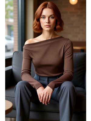 FRM Kadın Moda Şık Üst Giyim Uzun Kayık Yaka Slim Kalıp Örme Drapeli Asimetrik Esnek Bluz