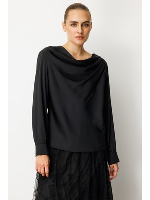 Tolga Saraçoglu Ekol Degaje Yaka Saten Bluz