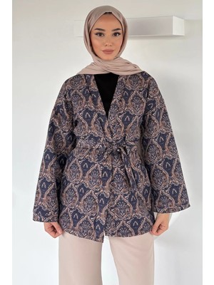 Julude Kuşaklı Etnik Desen Kapitoneli Tesettür Ceket P-00018948