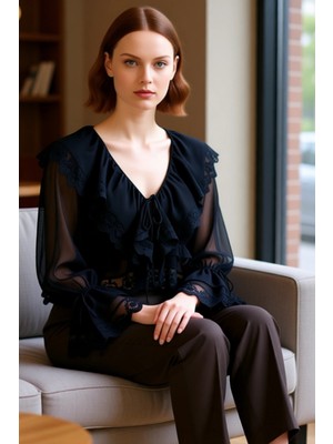 FRM Kadın V Yaka Dantel Detaylı Fırfırlı Bluz Yazlık Şıklık ve Konfor Kaliteli Şık Rahat Modern