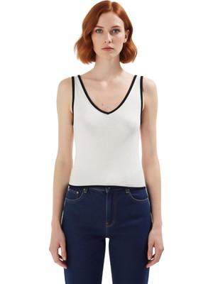 Ersefa Triko Bluz V Yaka Kolsuz Crop Basic Siluet Rahat Kullanım Şık Görünüm Premium Kalite