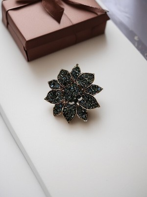Fayra Accessories Kristal Taşlı Çiçek Broş