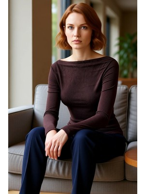 FRM Kadın Moda Şık Üst Giyim Regular Asimetrik Yaka Fitted Kalıp Örme Asimetrik Etek Ucu Detaylı Bluz