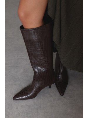 Lutvelizade Çizme 2312 - Sivri Burun Önden Dikiş Detaylı Acı Kahve Croc Kadın Çizme