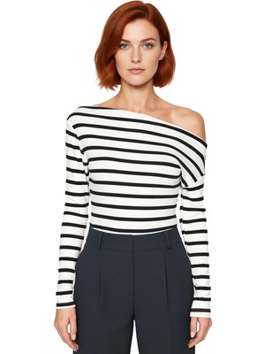 Ersefa Moda Kayık Yaka Örme Slim Çizgili Desen Casual Günlük Regular Uzun Kol Bluz