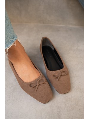 Laminta Linda Acı Kahve Süet Fiyonk Detaylı Babet