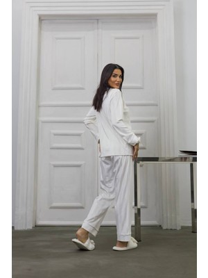 Gizotti Beyaz Gofrajlı Kalp Nakışlı Uzun Kadife Pijama Takımı L