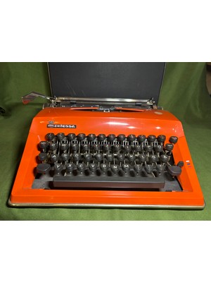 TT Contessa Turuncu Renk Çantalı Daktilo - Sorunsuz Çalışır Durumda