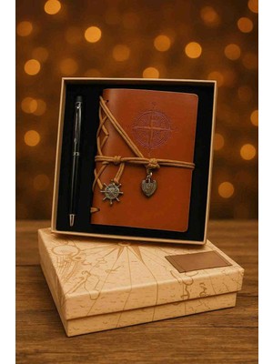 Wolawood Vintage Deri Kapaklı Pusula Tasarımlı Kraft Eskitme Sayfa Spiralli Çizgisiz Bağcıklı Kahverengi Defter & Touchpen Tükenmez Kalem Özel Kutulu Hediyelik Seti
