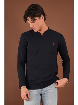 V Yaka Yırtmaç Detaylı Uzun Kollu T-Shirt