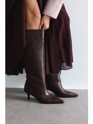 Lutvelizade Çizme 2312 - Sivri Burun Önden Dikiş Detaylı Bordo Croc Kadın Çizme