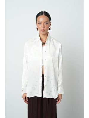 Orfeonegro Kadın Ekru Renk Desenli Altın Düğme Detaylı Gömlek