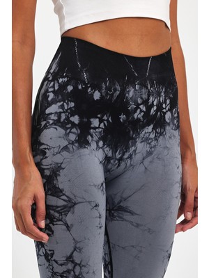 Cervus Spor Tayt Batik Desenli Dikişsiz Esnek ve Toparlayıcı Push Up Kadın Tayt