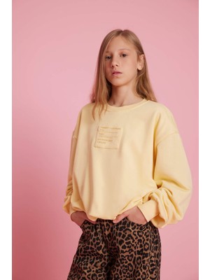 DeFacto Kız Çocuk Oversize Geniş Kalıp Bisiklet Yaka Baskılı Sweatshirt G2460A825WN