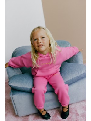 Magu Kız Çocuk Pamuklu Pembe Kapüşonlu Eşofman Takımı – Rahat ve Trend Tasarım